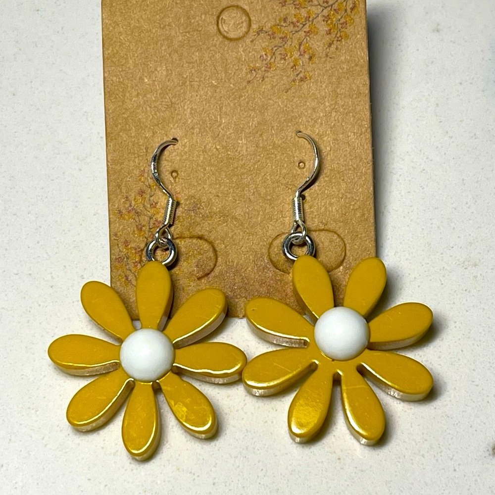Sunflower Earrings/ silver.. Casual Wear/ Beach earrings